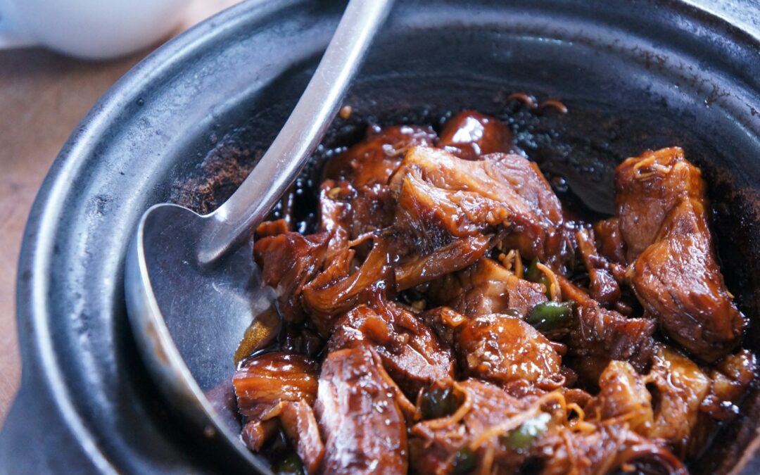 meat with sauce in black bowl